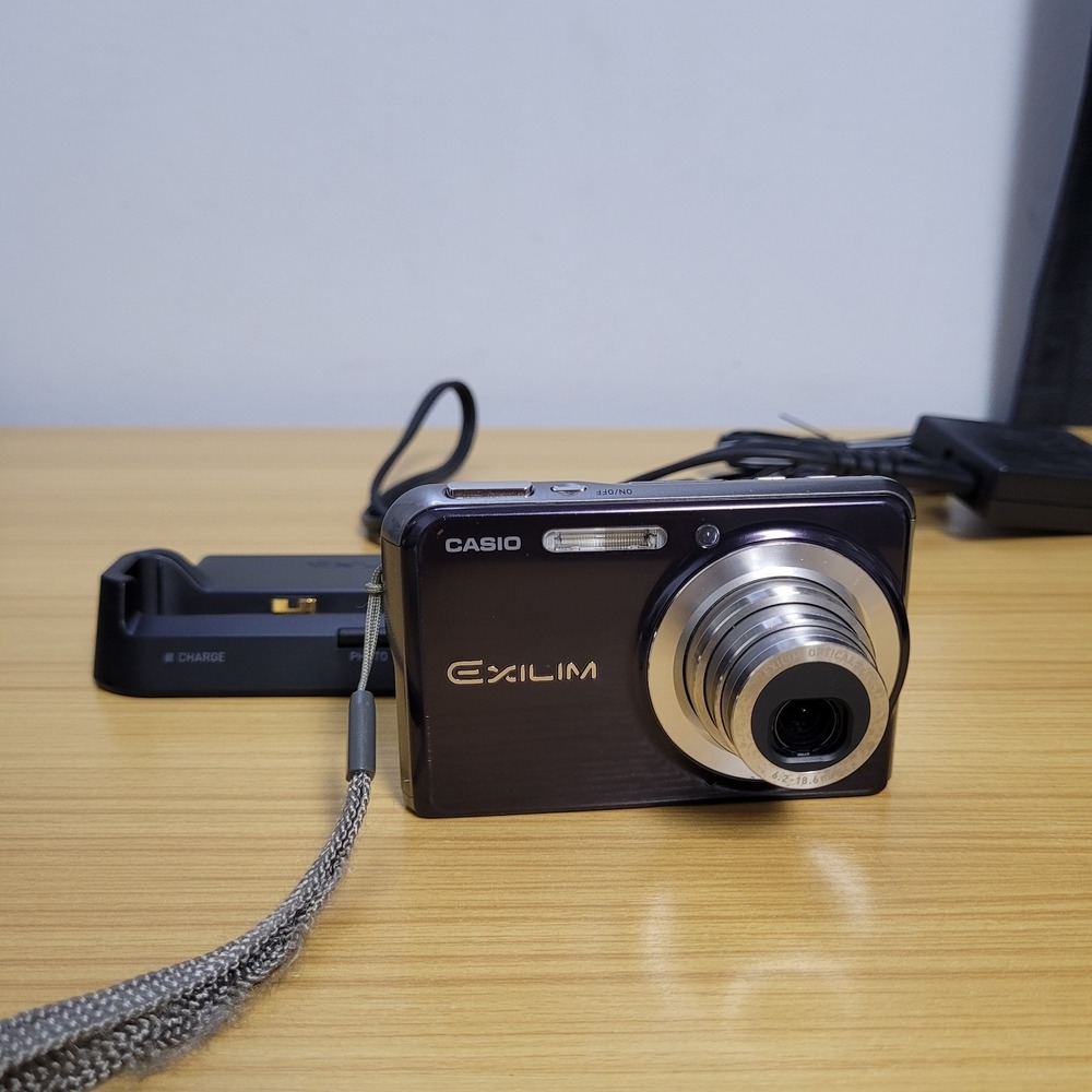 Casio Exilim EX-S770 2.8" LCD 3x Optical Zoom Compact Digital Camera
